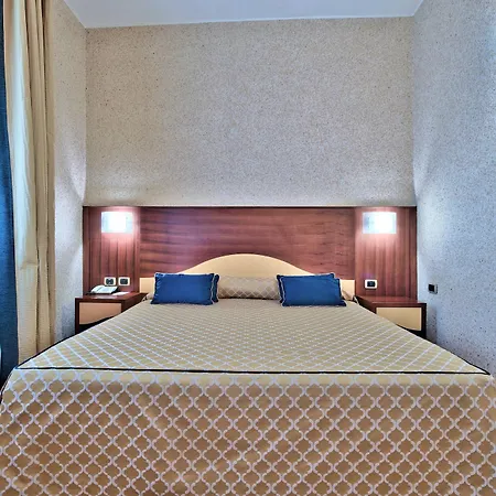 摩德纳中央公园酒店 4*