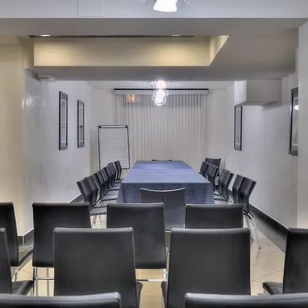 摩德纳中央公园酒店 酒店 4*