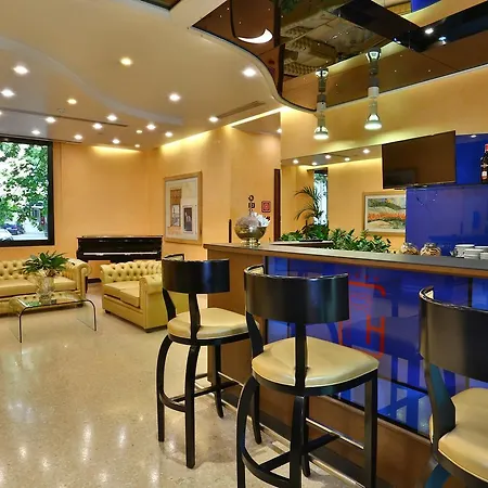 摩德纳中央公园酒店 4*