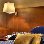 ホテル セントラル パーク メドナ 4*